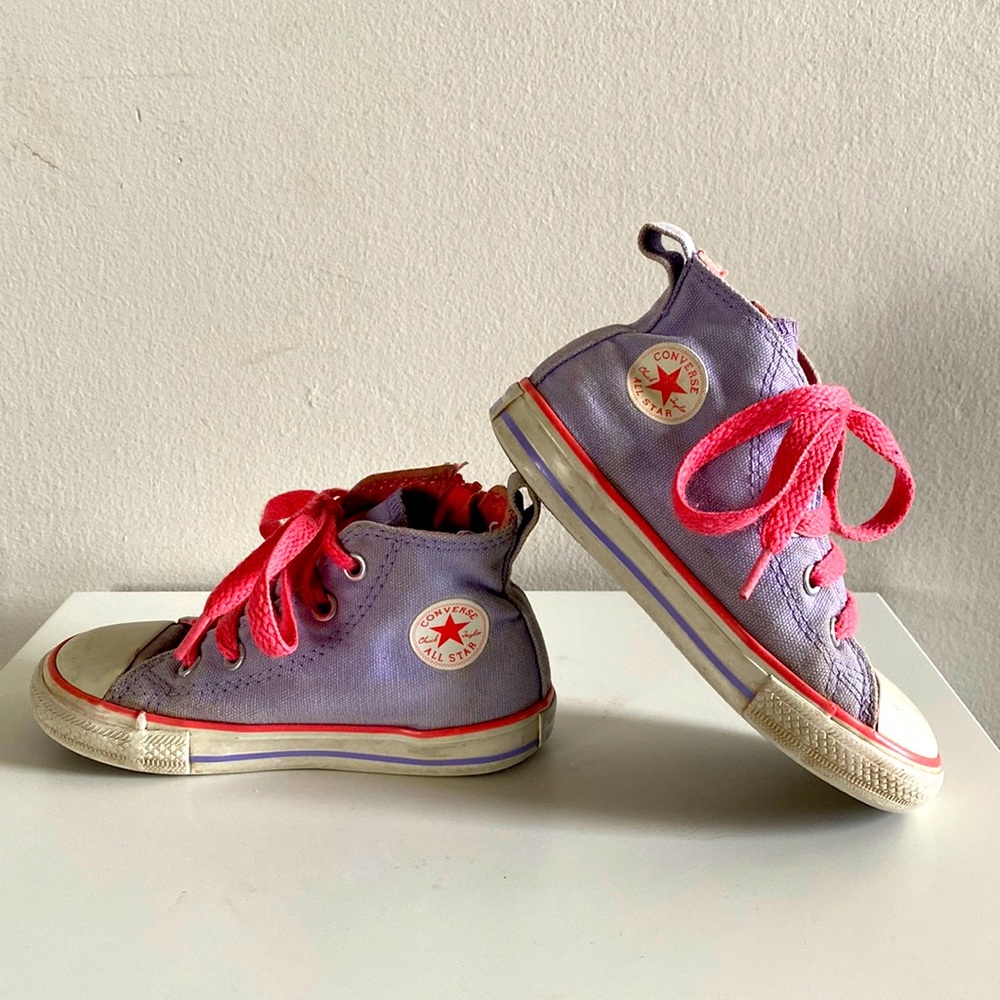 Converse Chuck Taylor’s Size 8